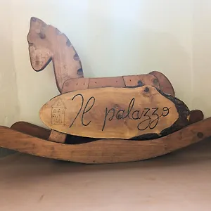 https://il-palazzo-le-fornaci.it-tuscanyhotel.com